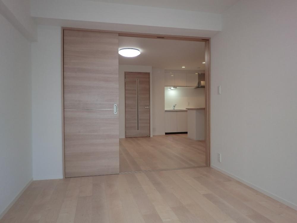 Non-living room. Indoor (12 May 2013) Shooting