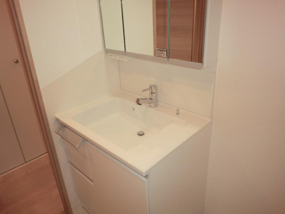 Wash basin, toilet. Indoor (12 May 2013) Shooting