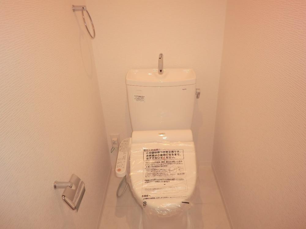 Toilet. Indoor (12 May 2013) Shooting