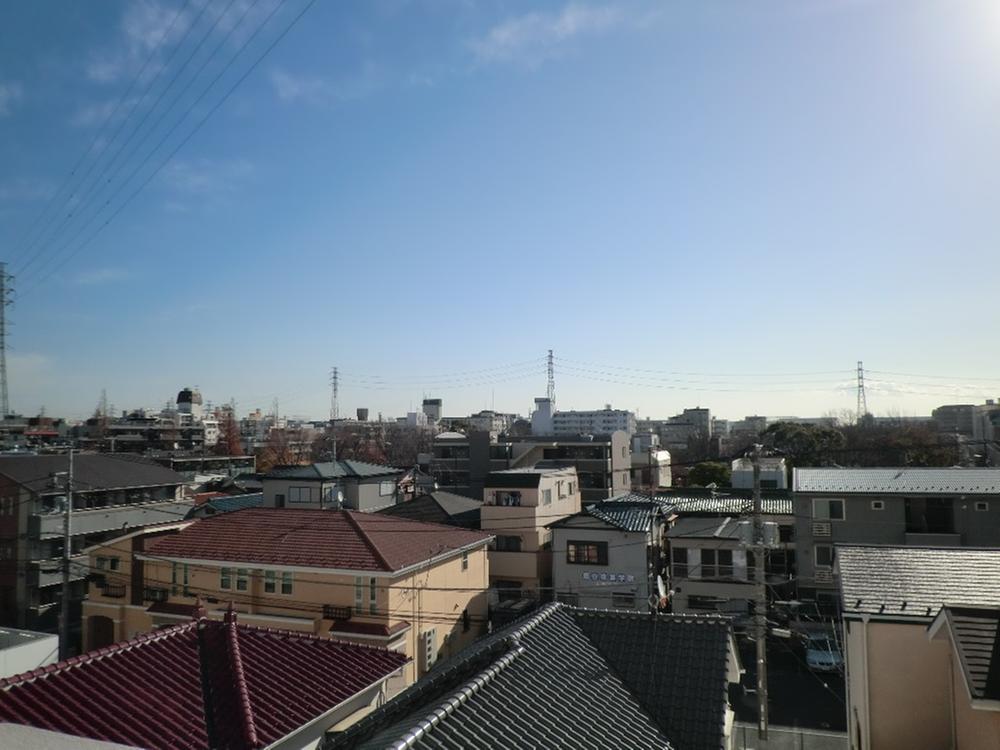 View photos from the dwelling unit. View from the site (December 2013) Shooting