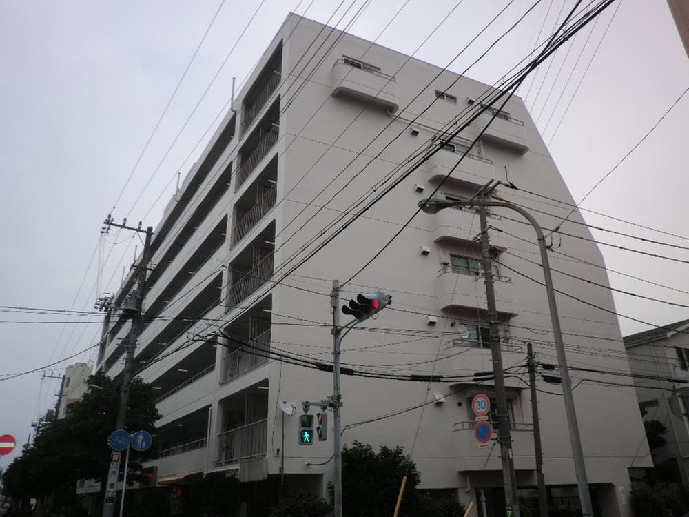 Local appearance photo. Local (12 May 2013) Shooting