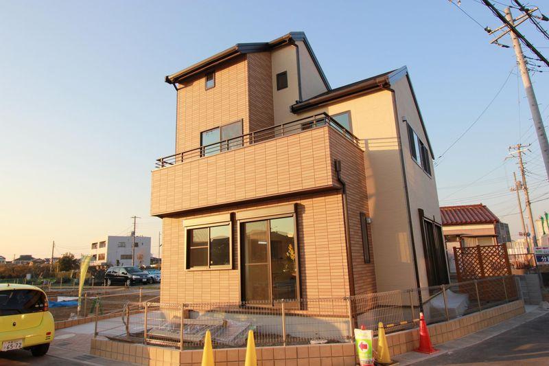 Local appearance photo. 8 Building Model is House.