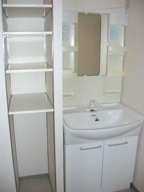 Washroom. Same specifications room