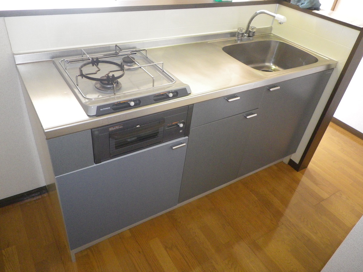 Kitchen. Gas stove is equipped with 2-neck