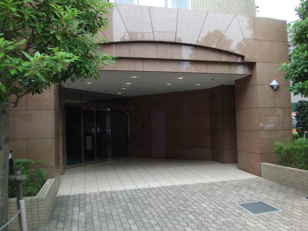 Entrance. Common areas