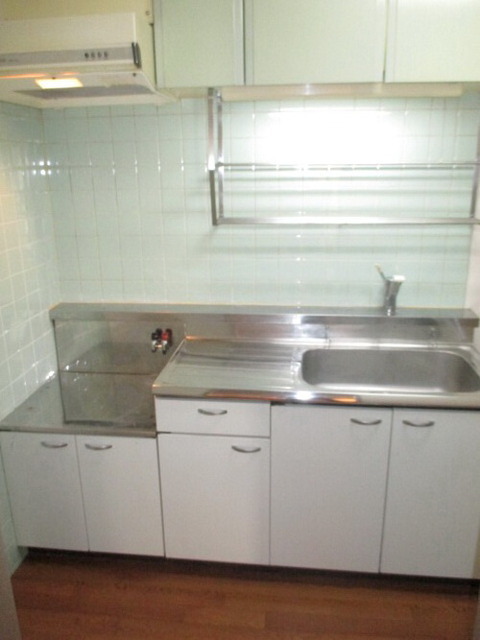 Kitchen. 2-neck is a gas stove can be installed.