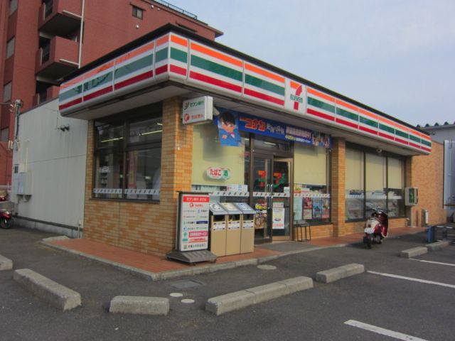 Convenience store. 240m to Seven-Eleven (convenience store)