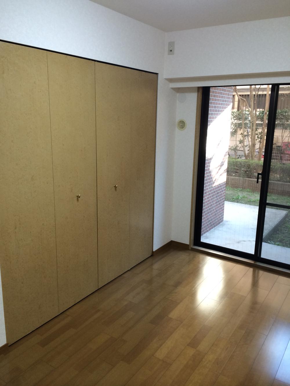 Non-living room. Indoor site (November 2013) Shooting