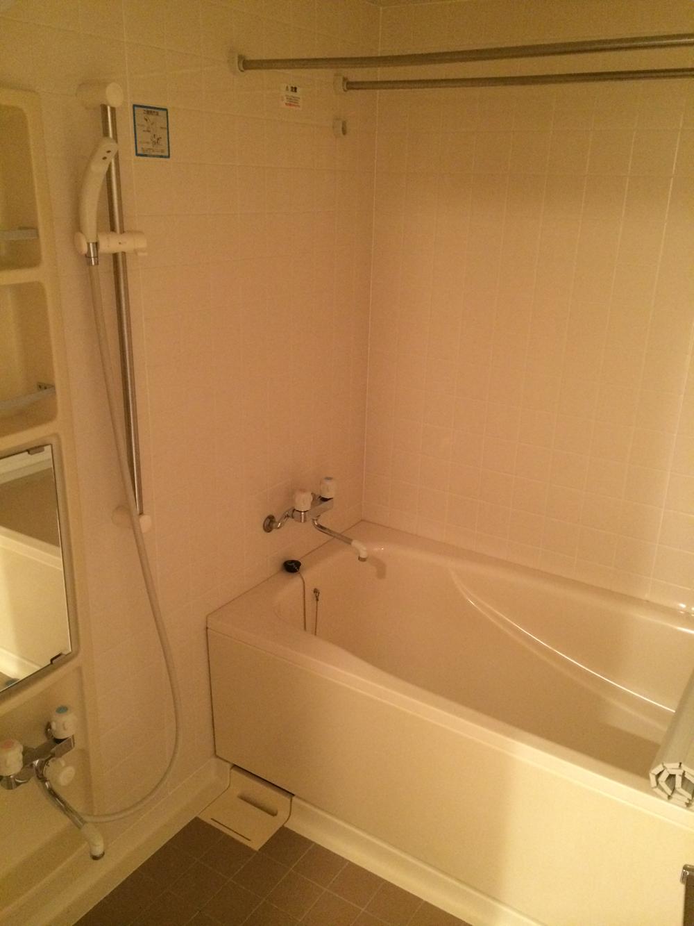 Bathroom. Indoor site (November 2013) Shooting With bathroom ventilation drying heater