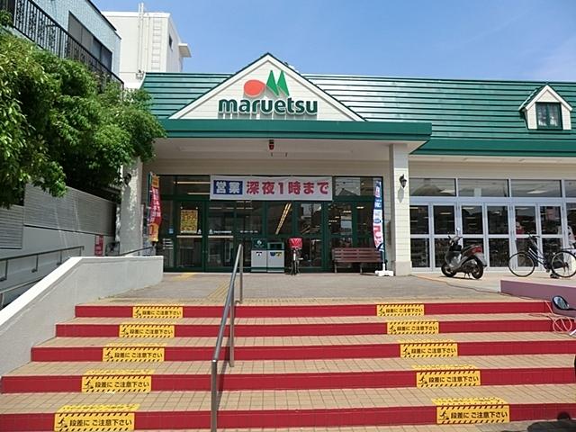 Supermarket. 841m until Maruetsu arrow switching station shop