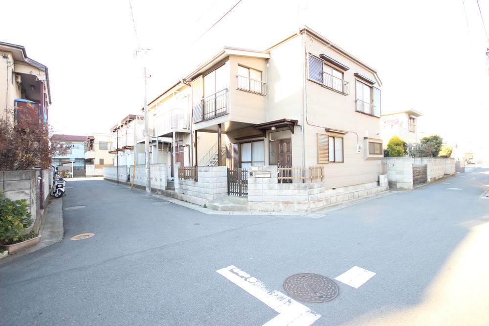 Local appearance photo. February 2003 Exterior wall siding construction, Roof Fukikae construction work already