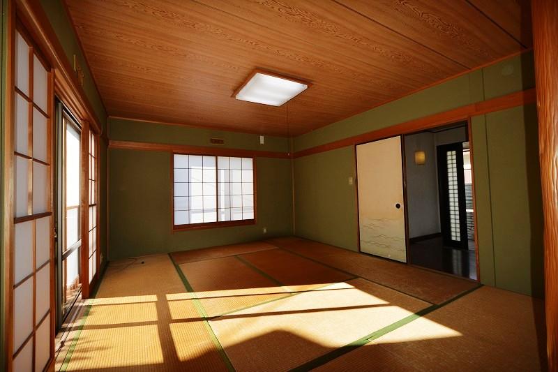 Non-living room. First floor spacious 10 quires of Japanese-style room, which was of. Drawing room, Much of luxurious breadth too wide also to the reception
