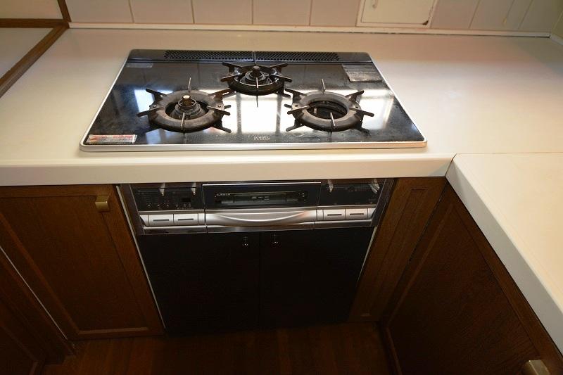 Other Equipment. Easy to clean of the three-necked glass top stove, Also it comes with oven below.