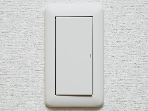 Other.  [Universal design wide switch] All electrical switch in the dwelling unit adopts wide switch, Installation to the easy-to-use height. On by simply pressing lightly ・ It is turned off, Easy to push even in a time like that has a luggage because it is wide in the flat, It is a specification that combines the ease and convenience.