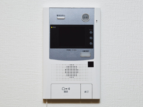 Security.  [Intercom with color monitor] The visitors firmly can see in color monitor "intercom with color monitor". Because the color monitor, Image is easy to see, Confirmation of a suspicious person is also easy. (Same specifications)
