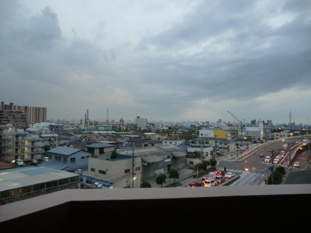 View photos from the dwelling unit. View from the site (August 2013) Shooting