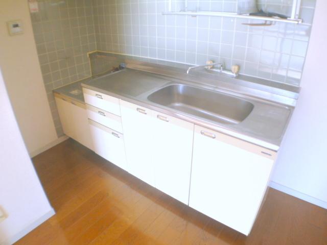 Kitchen. 2-neck is a gas stove can be installed. 