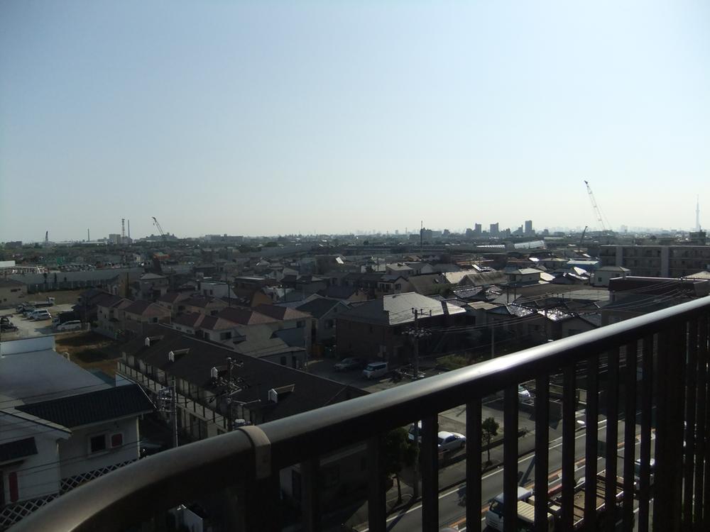 View photos from the dwelling unit. View from the site (August 2013) Shooting