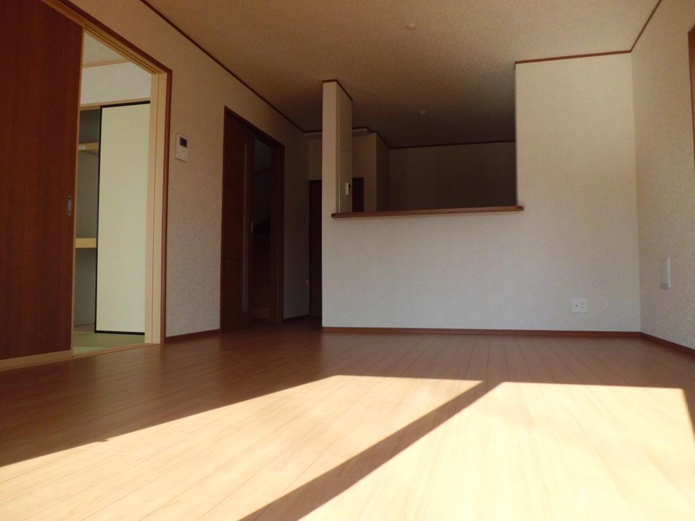 Same specifications photos (living). (1 Building) same specification