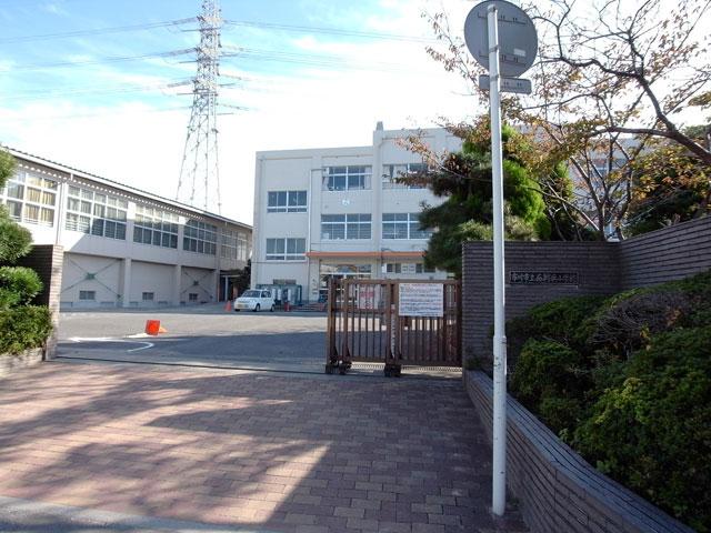 Primary school. South Niihama until elementary school 820m