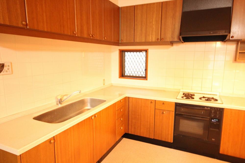 Kitchen. A wide kitchen, Also dishes ・ ・ ・ Easy is possible cooking