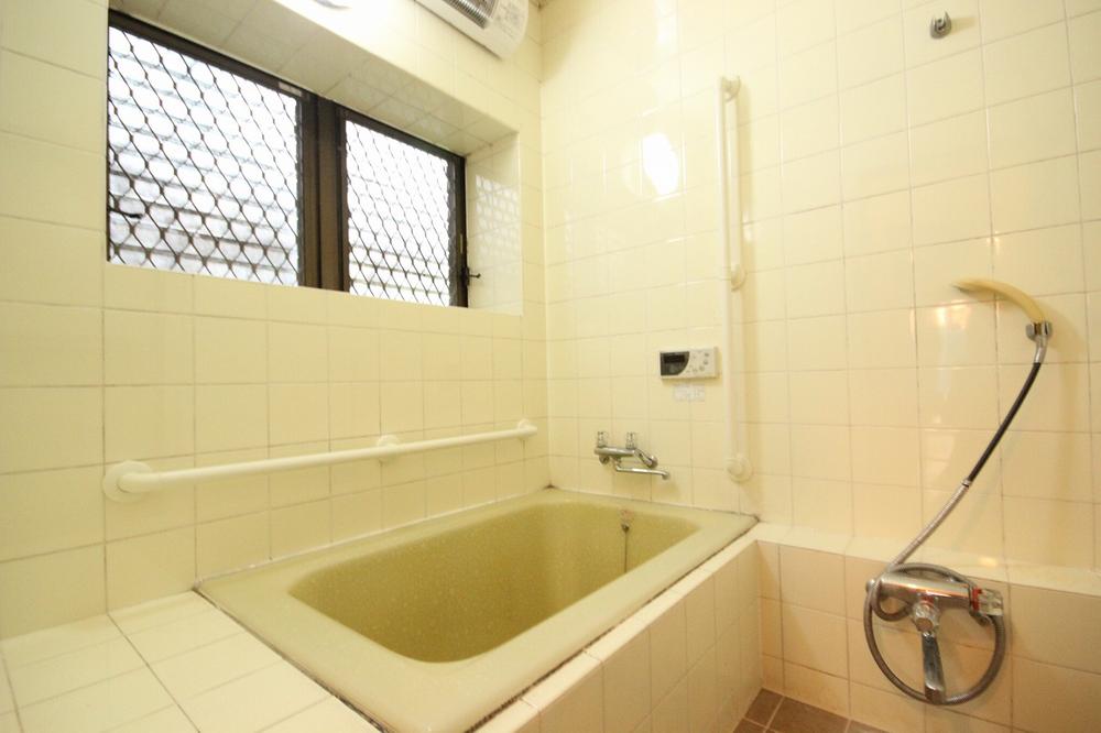 Bathroom. There is a window, It has become a bright the bathroom.