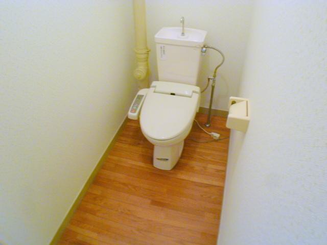 Toilet. With Washlet (it is leaving product)