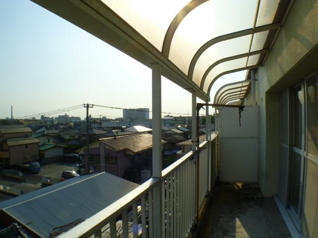 Balcony. top floor, South-facing with a good per sun