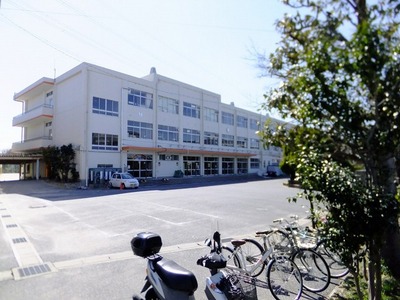 Primary school. 620m until Ichikawa Municipal Niihama elementary school (elementary school)