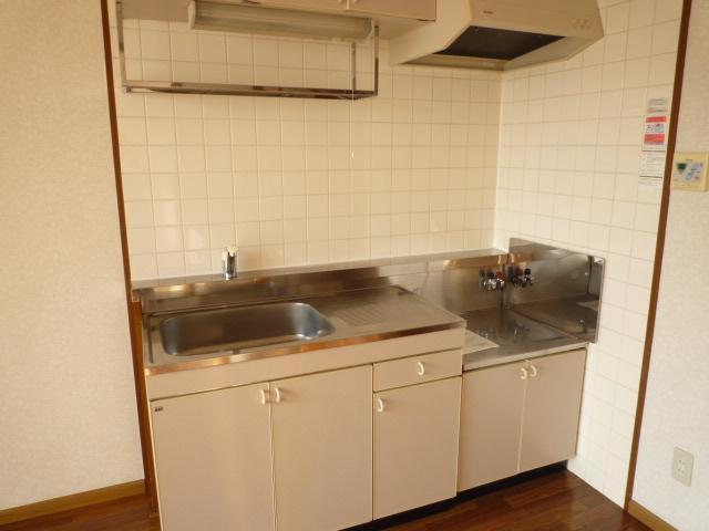 Kitchen. 2-neck is a gas stove can be installed.