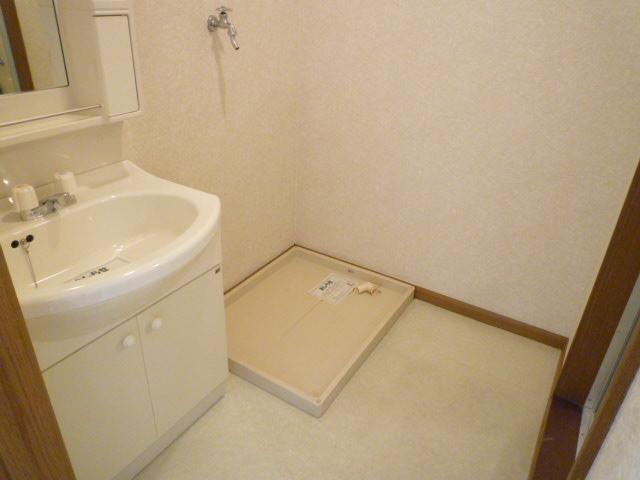 Washroom. It has a separate wash basin.