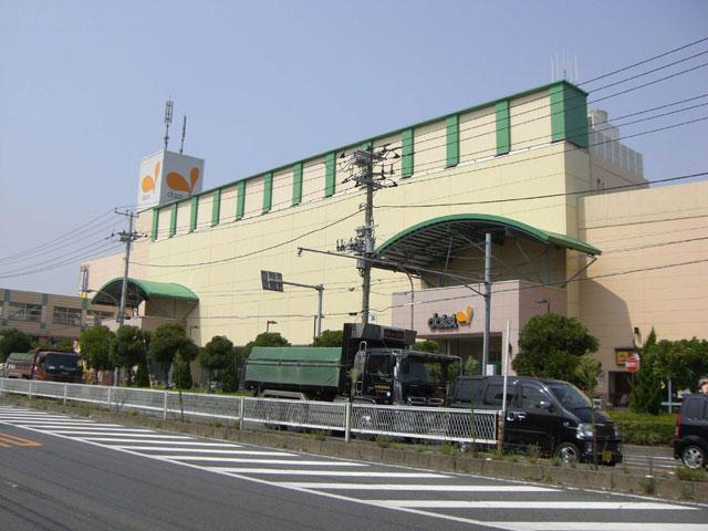 Supermarket. 320m to Daiei Minamigyotoku shop