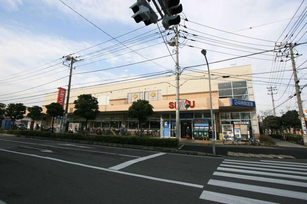 Supermarket. Up to about Seiyu Niihama shop is 640m (8 minutes walk). Because it is open 24 hours a day you can shop even after work. 