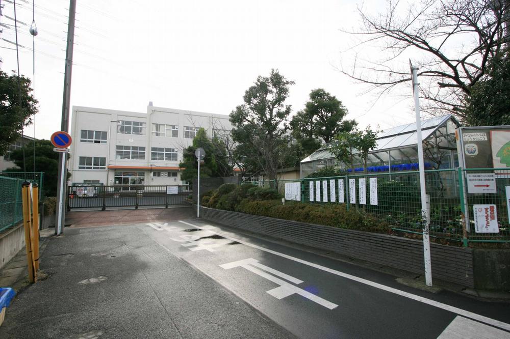 Primary school. 960m until Ichikawa Municipal Minami Elementary School Niihama