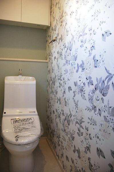 Toilet. Stylish wallpaper ・ Storage toilet