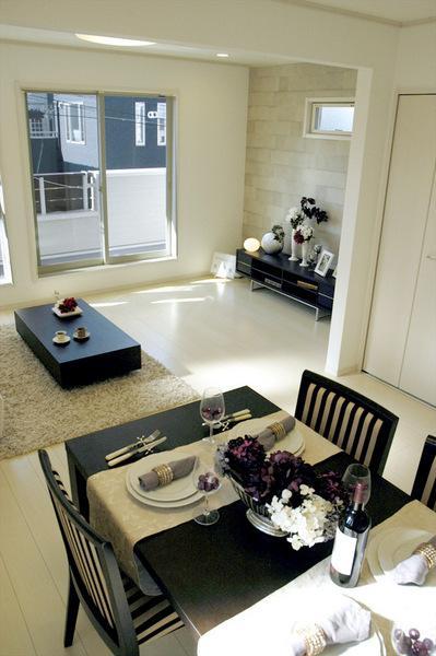 Living. Use the eco carat to one side of the wall