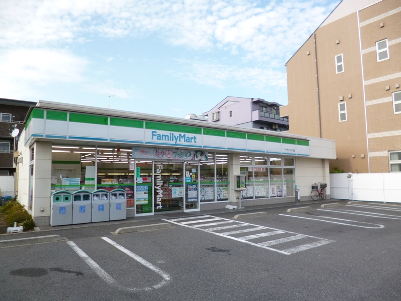 Convenience store. FamilyMart Minamigyotoku chome store up (convenience store) 194m