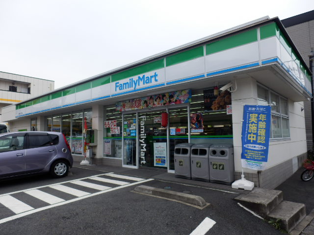 Convenience store. Family Mart (convenience store) to 400m