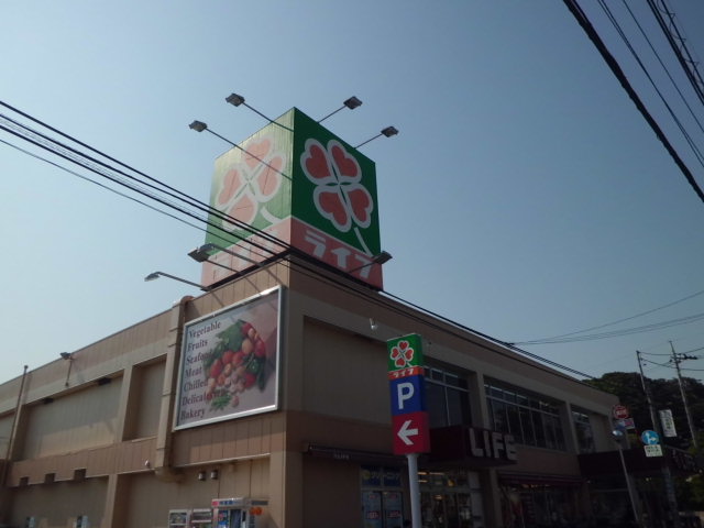 Supermarket. 730m up to life Ichikawa Kokubu store (Super)