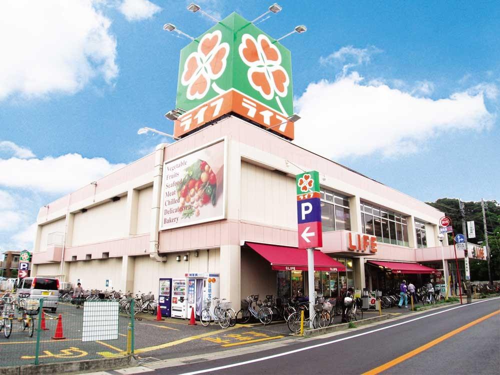 Supermarket. Life up to 400m