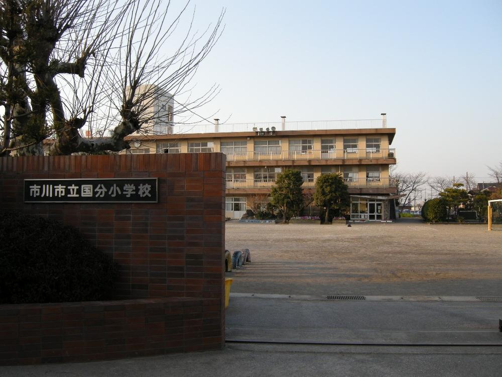 Primary school. Kokubu until elementary school 720m