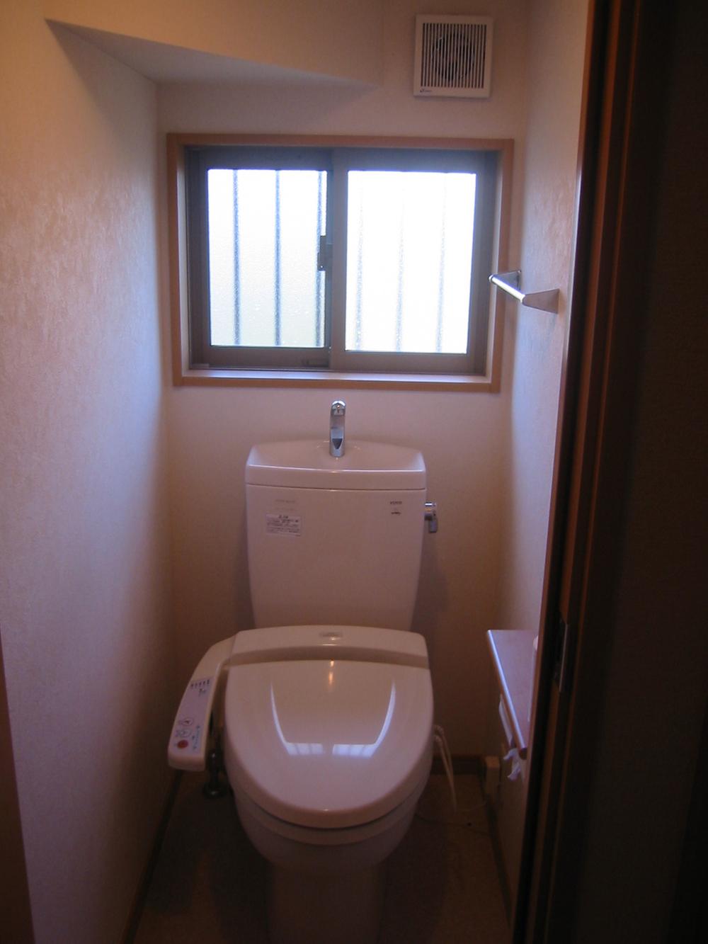 Toilet. Indoor (12 May 2013) Shooting