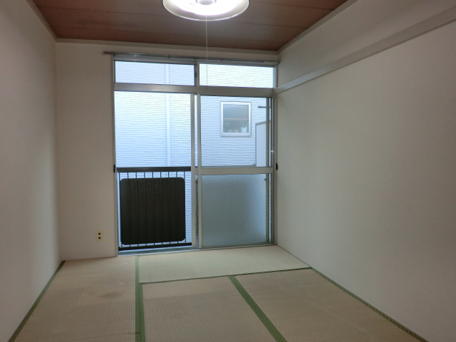 Other room space. West Japanese-style room: shoot the balcony direction from the indoor