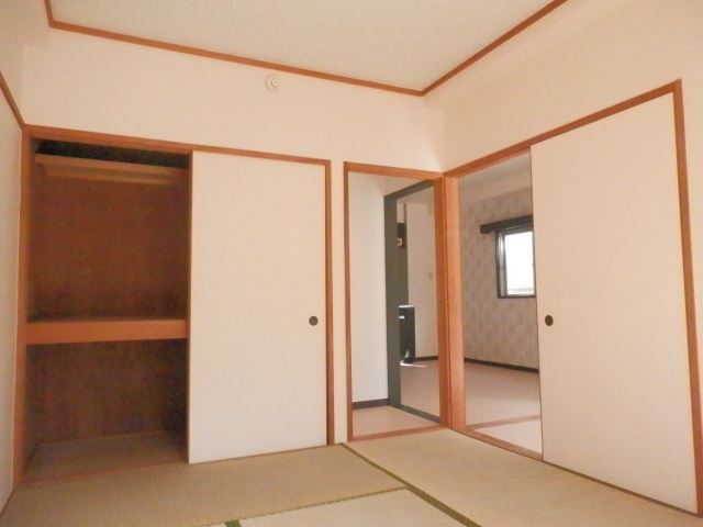 Living and room. Japanese-style room, closet