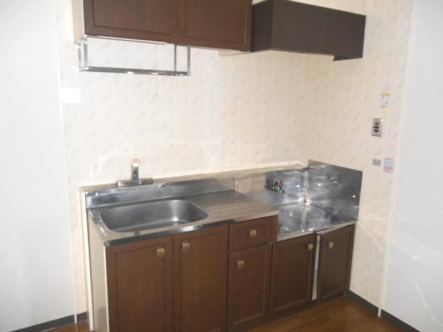 Kitchen. Gas stove can be installed Cutting board also put Easy