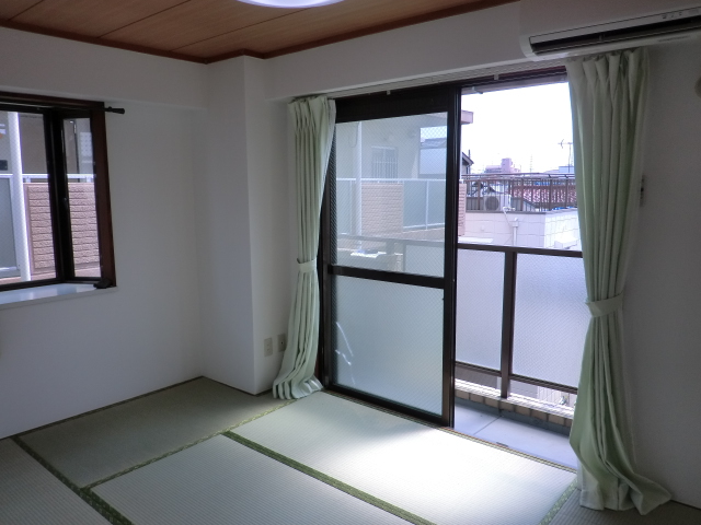 Living and room. Shoot the balcony direction from Japanese-style room