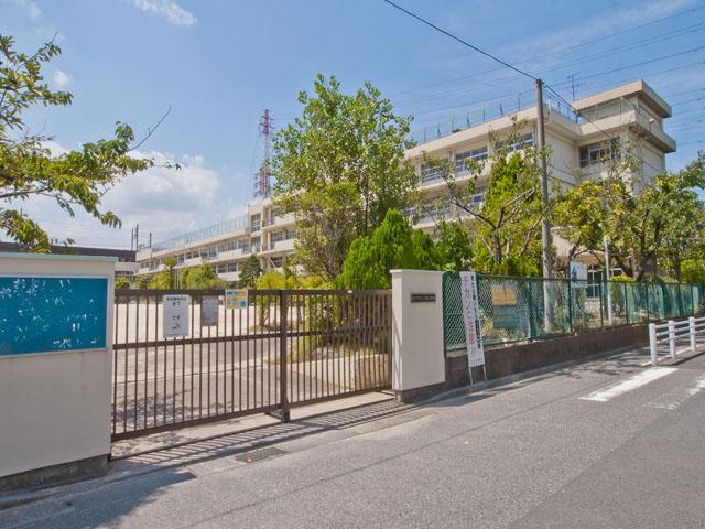 Primary school. 870m until Ichikawa Municipal Futamata Elementary School