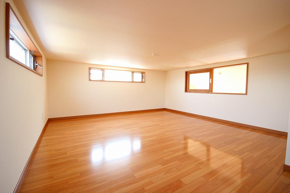 Other. Loft of fixed stairs with 10.7 Pledge