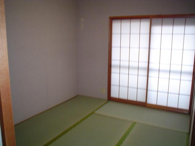 Living and room. To sleep in Japanese-style room