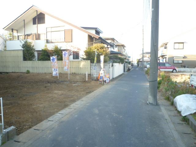 Local photos, including front road. Local (12 May 2013) Shooting